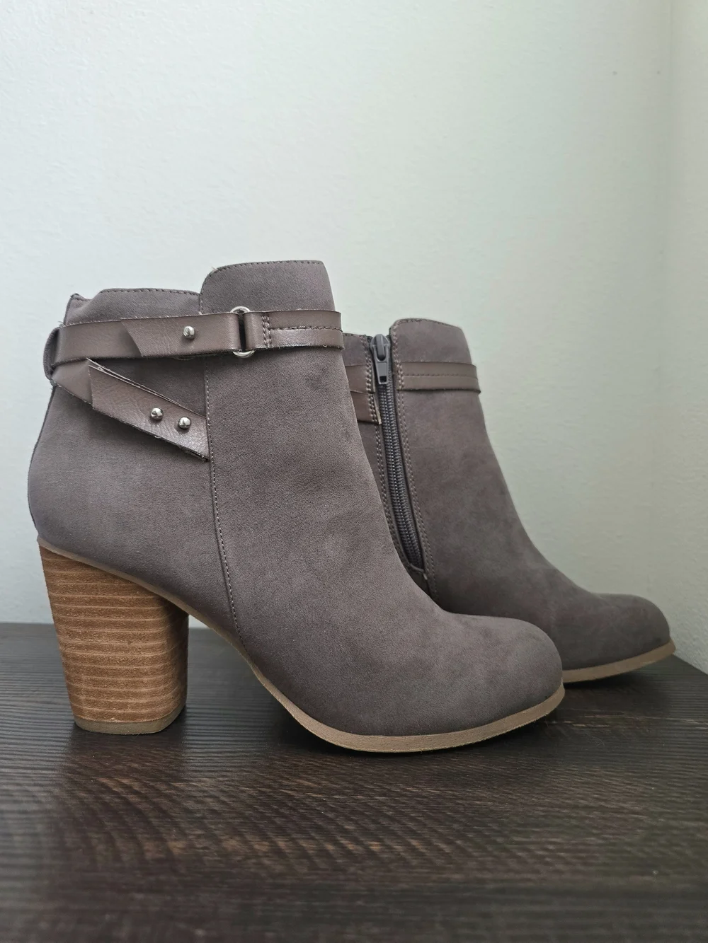 Madden Girl Demoli Gray Faux Suede Block Heel Buckle Ankle Booties Size 8